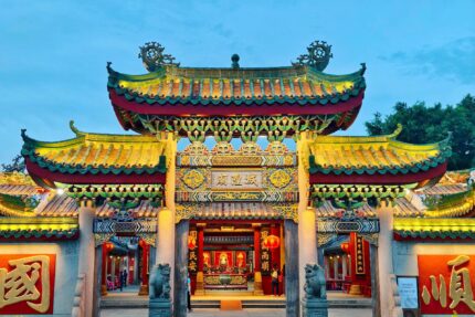 1-Day Tour｜Shanghai Old Town, Yu Garden, Zhujiajiao Water Town & Bund Night View Bus Tour