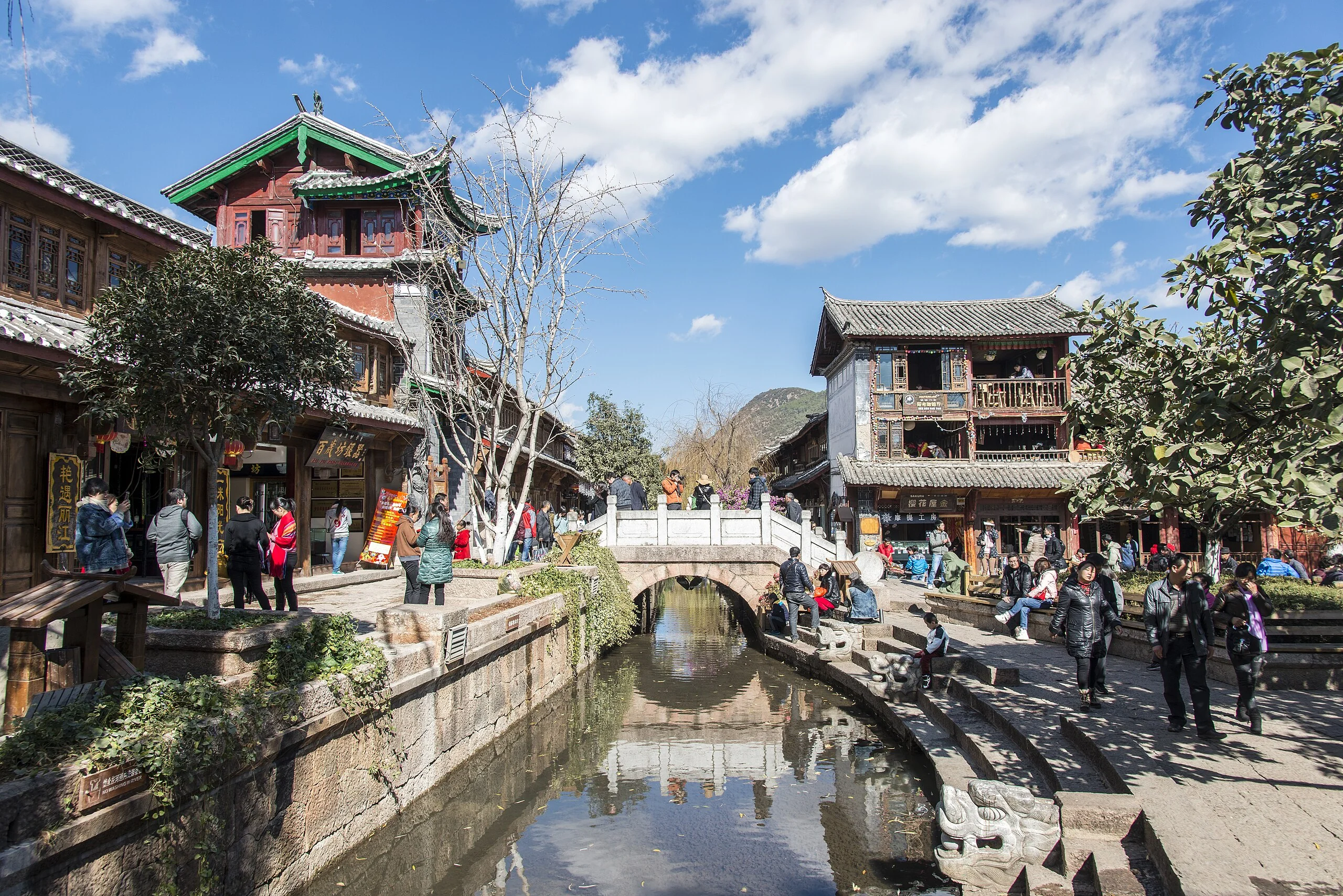 Old streets and historic buildings in Lijiang